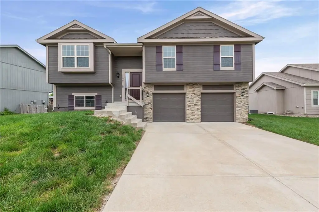 11907 N Tracy Avenue, Kansas City, MO 64155 - #1