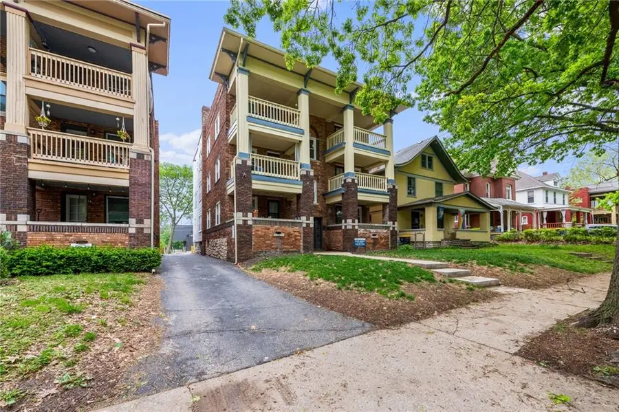2805 Charlotte Street, Kansas City, MO 64109 - #2