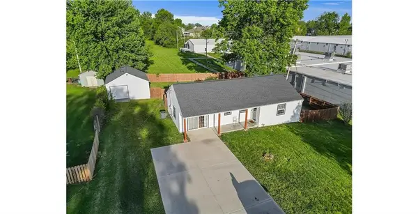 1227 N Jesse James Road, Excelsior Springs, MO 64024
