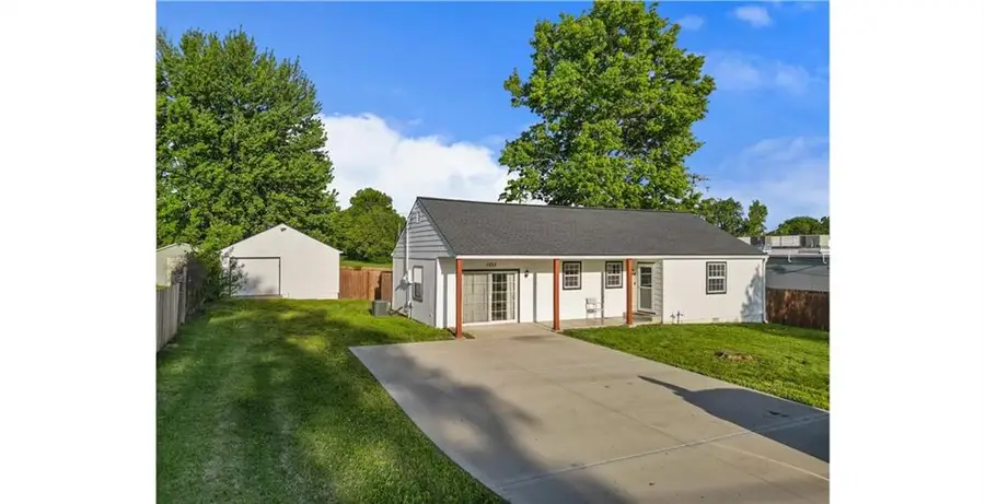 1227 N Jesse James Road, Excelsior Springs, MO 64024 - #2