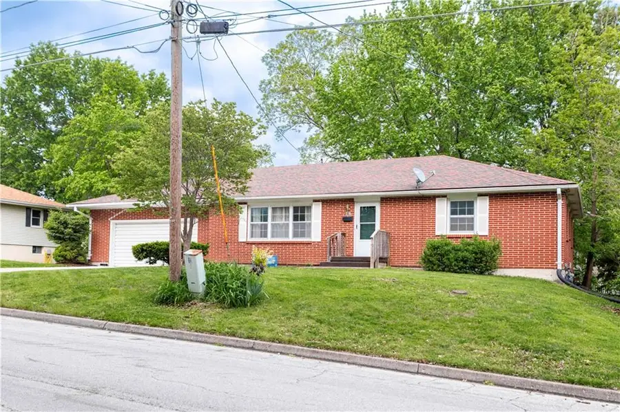 710 N Brunswick Avenue, Marshall, MO 65340 - #3