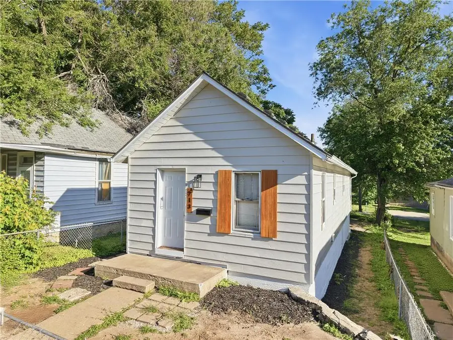713 Dakota Street, Leavenworth, KS 66048 - #3