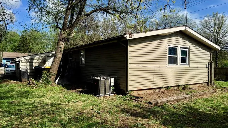 8620 Winchester Avenue, Kansas City, MO 64138 - #3
