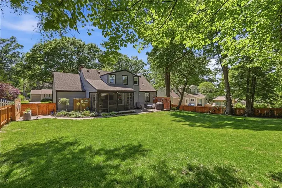 4824 W 78th Street, Prairie Village, KS 66208 - #3