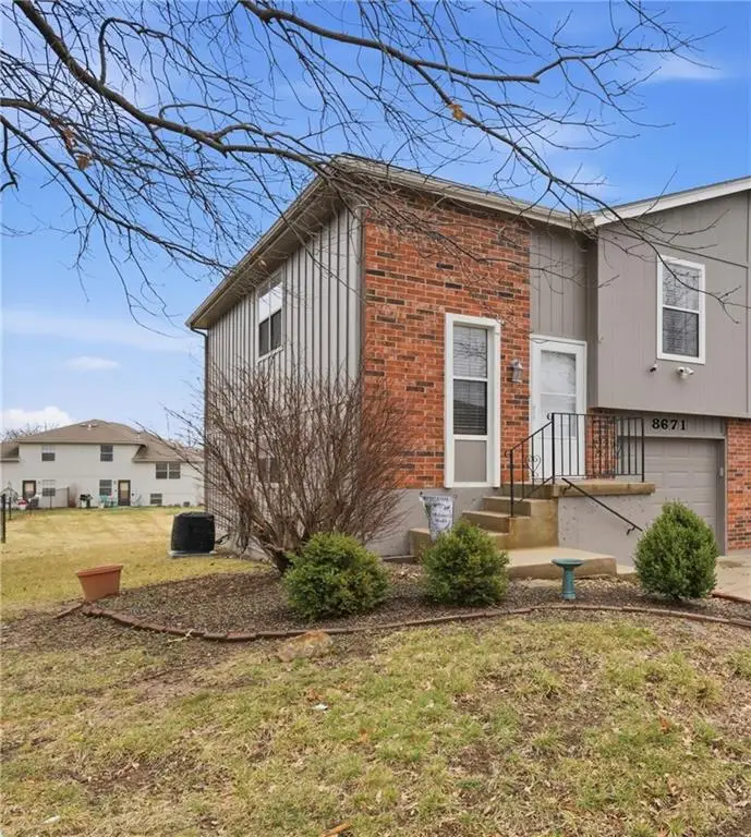 8671 N Hull Avenue, Kansas City, MO 64154 - #2