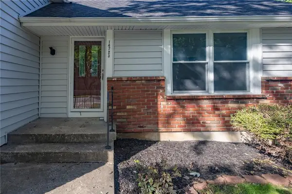 14723 S Wyandotte Drive, Olathe, KS 66062