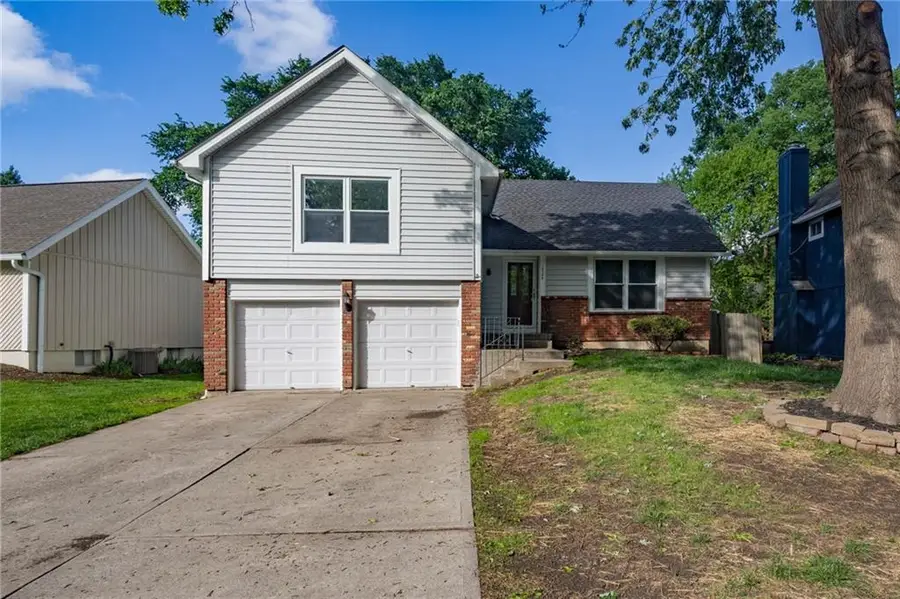 14723 S Wyandotte Drive, Olathe, KS 66062 - #2