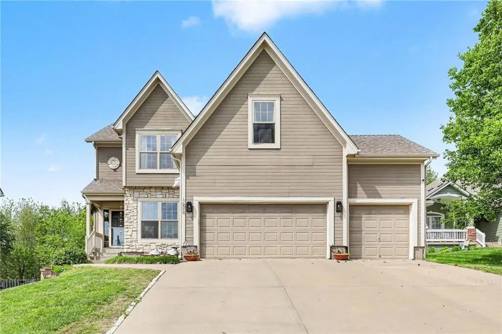 1606 Curtis Drive, Greenwood, MO 64034 - #1