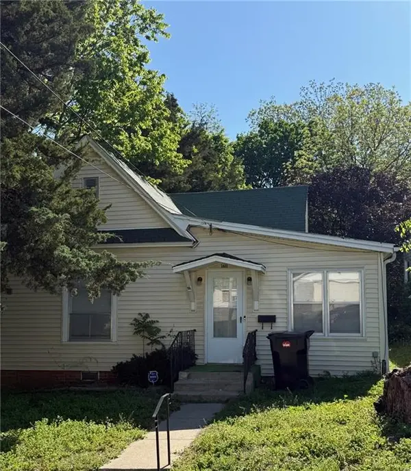 1611 N 10th Street, St Joseph, MO 64501