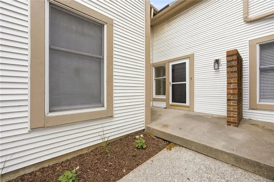 2426 W 137th Place, Overland Park, KS 66224 - #2
