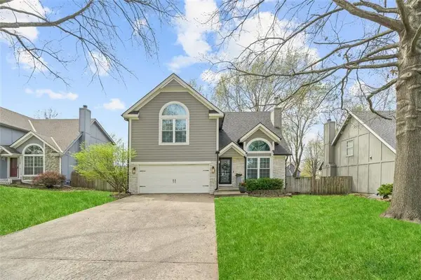 1203 N Anne Shirley Drive, Olathe, KS 66061