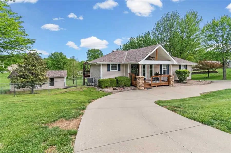 7525 N Amity Avenue, Parkville, MO 64152 - #3