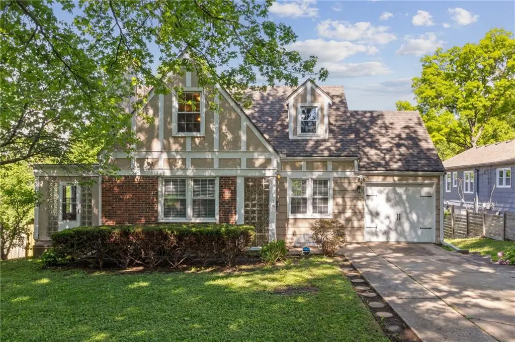 8806 Minnehaha Lane, Kansas City, MO 64114 - #1