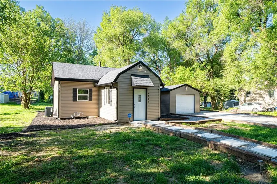 2506 Oak Street, Saint Joseph, MO 64503 - #3