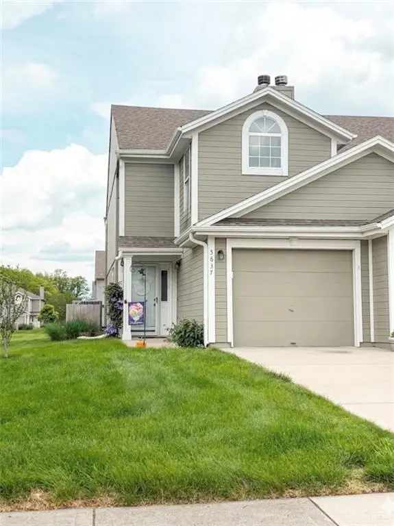 5637 NW Sunrise Meadow Circle, Lees Summit, MO 64064 - #1