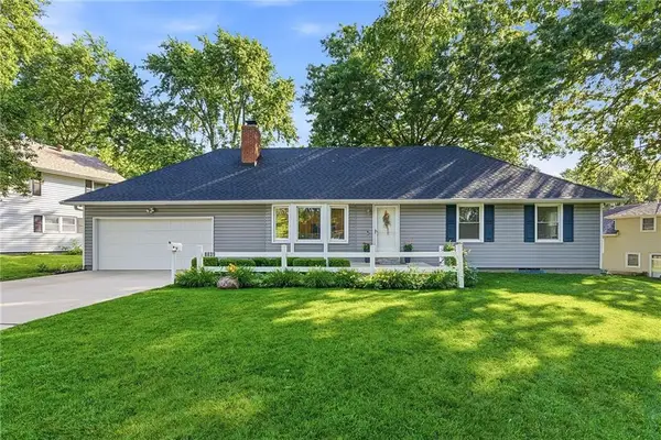8839 Newton Drive, Overland Park, KS 66212