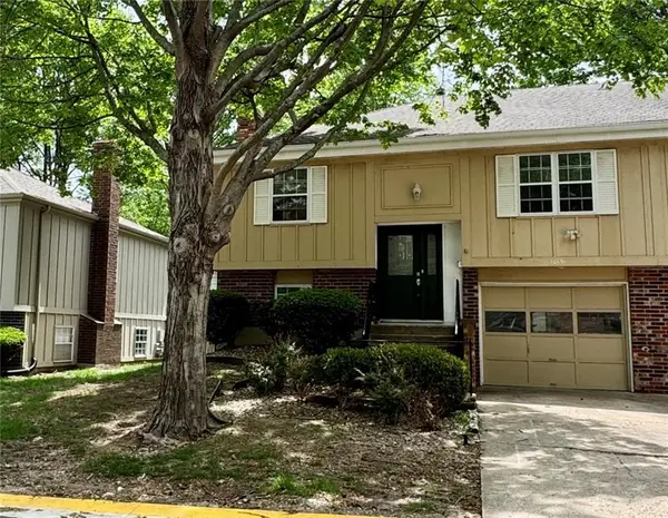 10151 W 96th Terrace, Overland Park, KS 66212