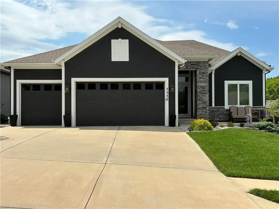 7330 NW Forest Lakes Drive, Parkville, MO 64152 - #2