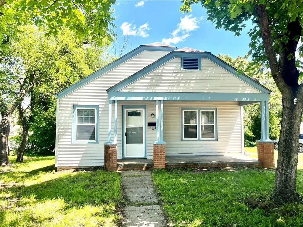 227 S Lynn Street, Nevada, MO 64772 - #1