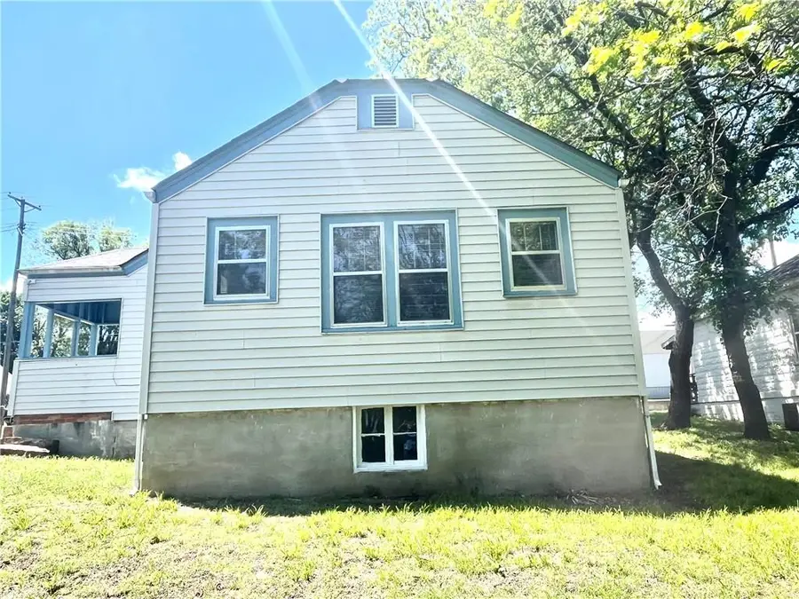 227 S Lynn Street, Nevada, MO 64772 - #3