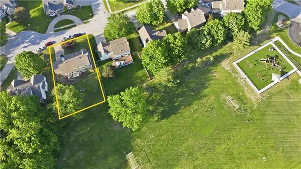 509 NE Olympic Court, Lee's Summit, MO 64064