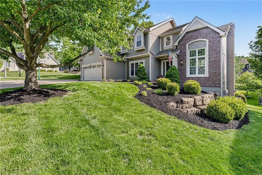 5653 Gresham Circle, Parkville, MO 64152 - #2