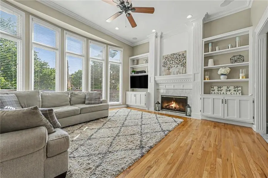 5653 Gresham Circle, Parkville, MO 64152 - #3
