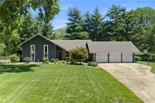 16001 Russell Road, Stilwell, KS 66085