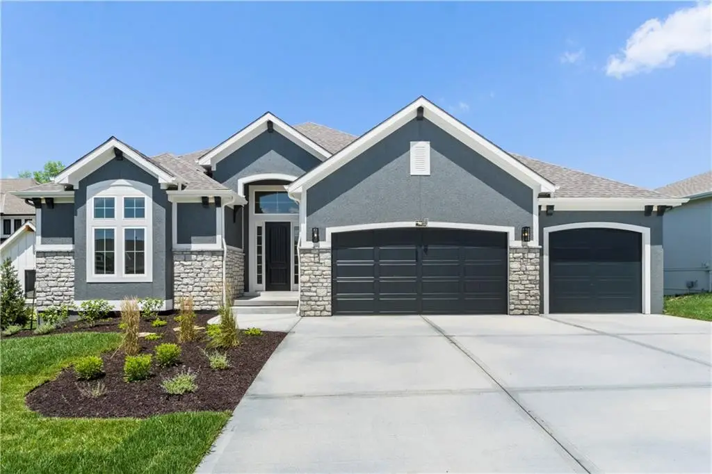 10332 N Potter Avenue, Kansas City, MO 64157 - #1