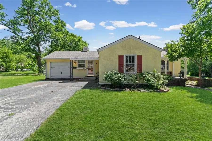 700 E 3rd Street, Cameron, MO 64429 - #2
