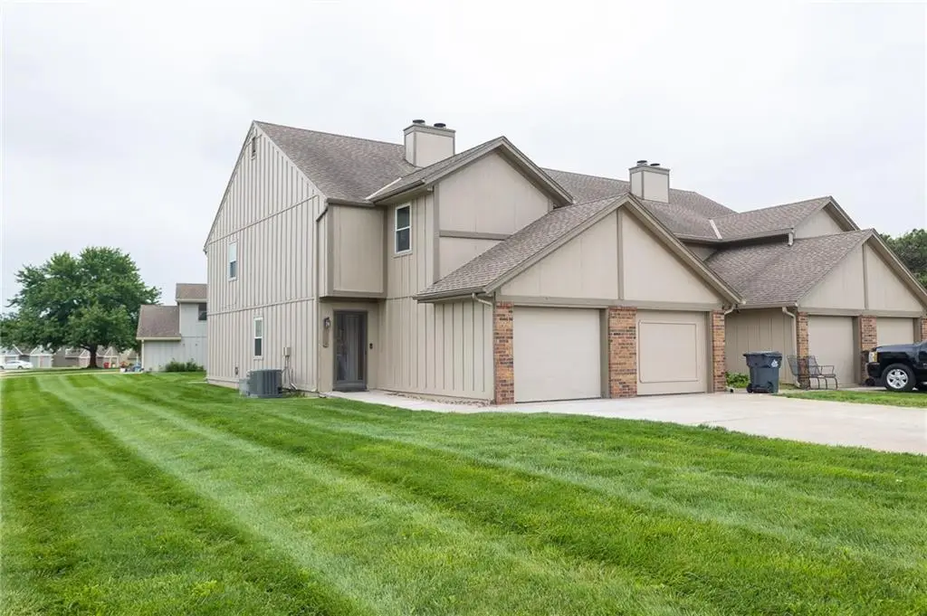 527 NE 6th #a Street, Blue Springs, MO 64014 - #1