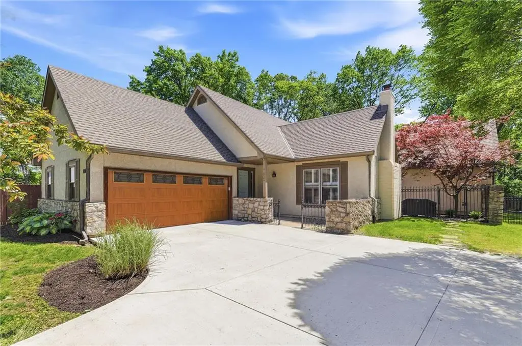 7507 El Monte Circle, Prairie Village, KS 66208 - #1
