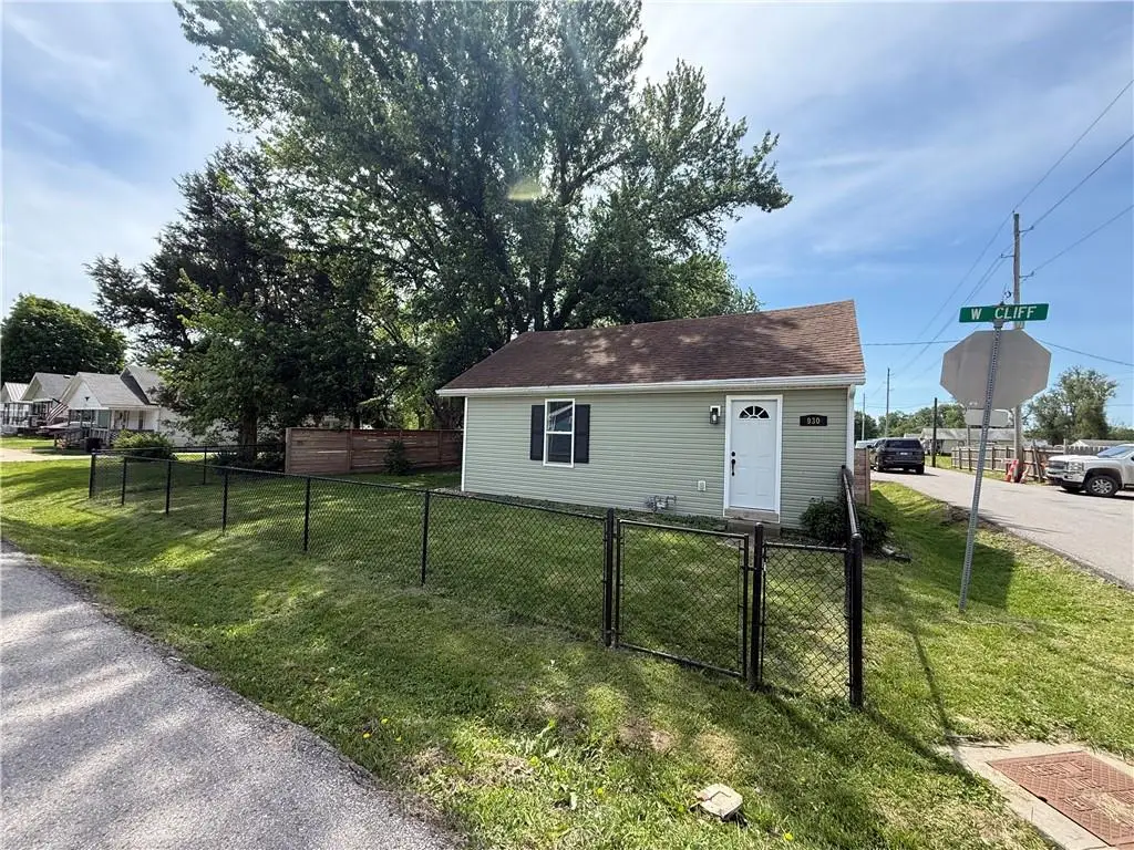 930 W Cliff Street, Saint Joseph, MO 64504 - #1
