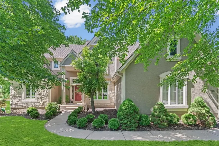 5733 N Pointe Terrace, Parkville, MO 64152 - #2
