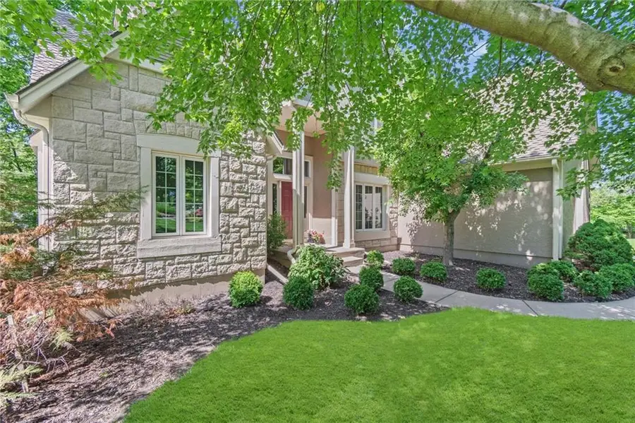 5733 N Pointe Terrace, Parkville, MO 64152 - #3