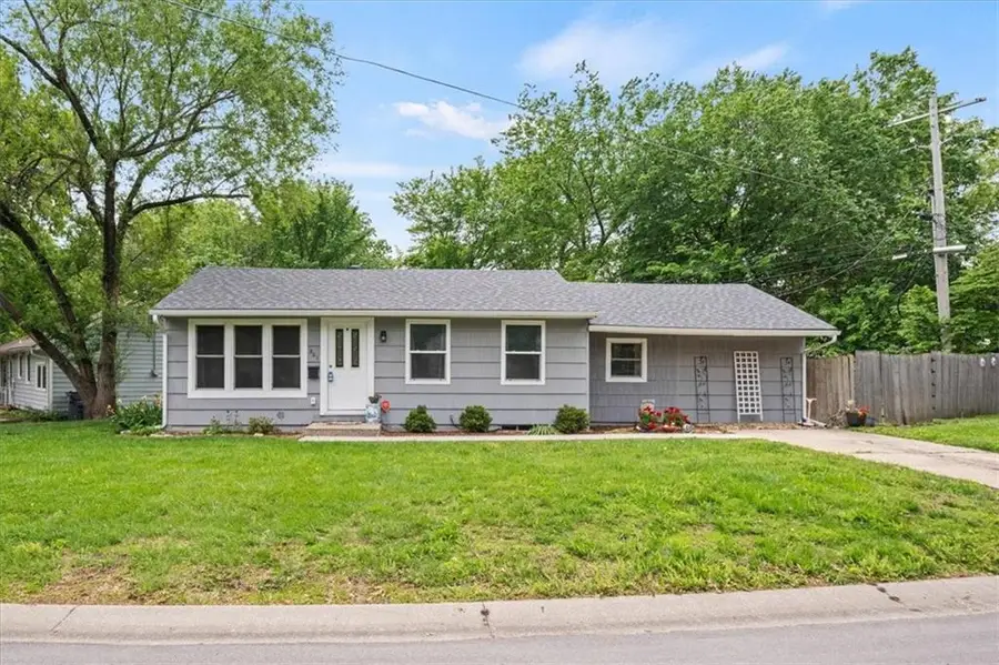 301 S Sunset Drive, Olathe, KS 66061 - #2