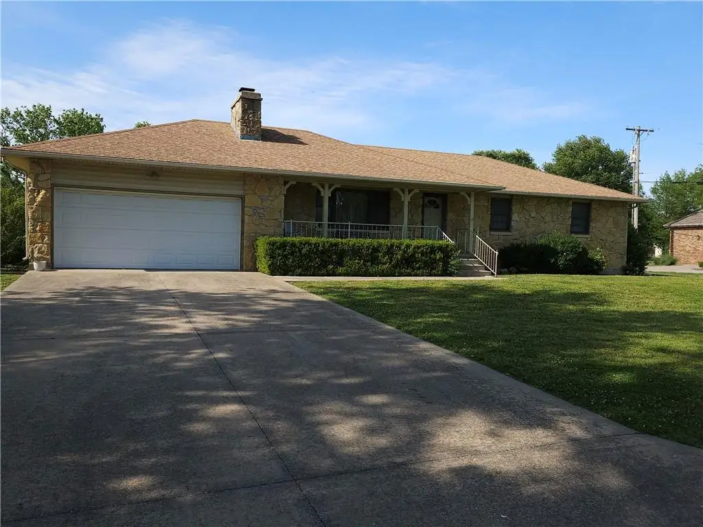 616 Lafayette Street, Saint Paul, KS 66771 - #1