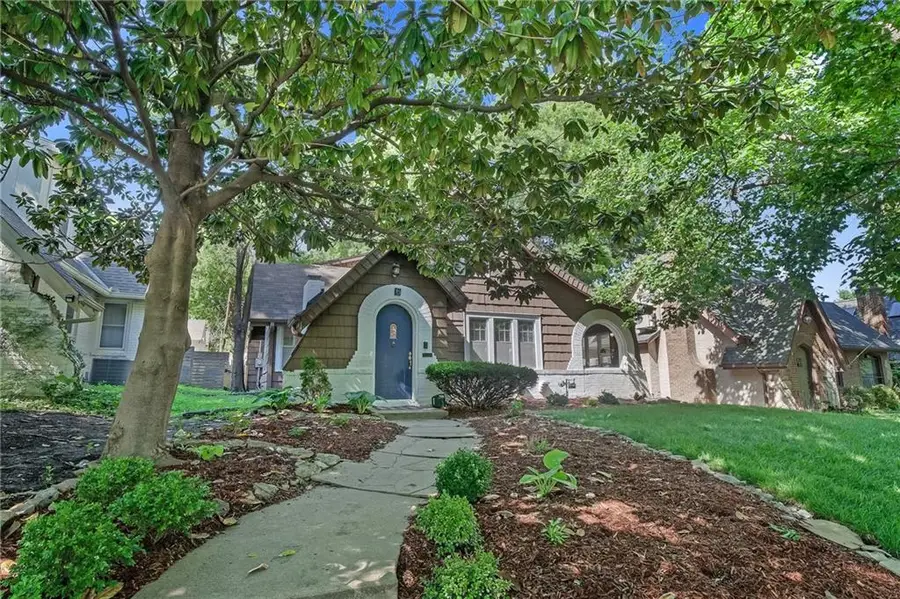 6 E 70th Terrace, Kansas City, MO 64113 - #2