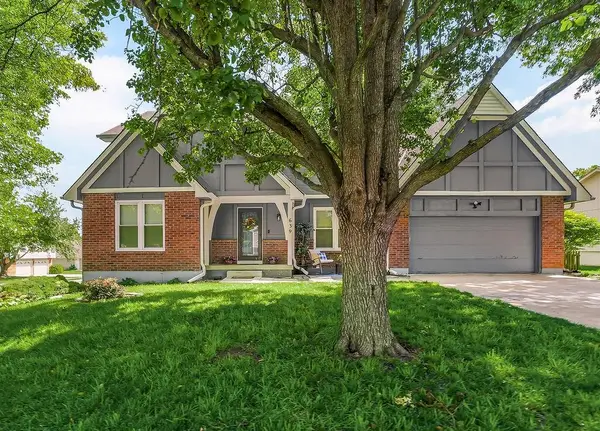 639 NE Bordner Drive, Lee's Summit, MO 64086
