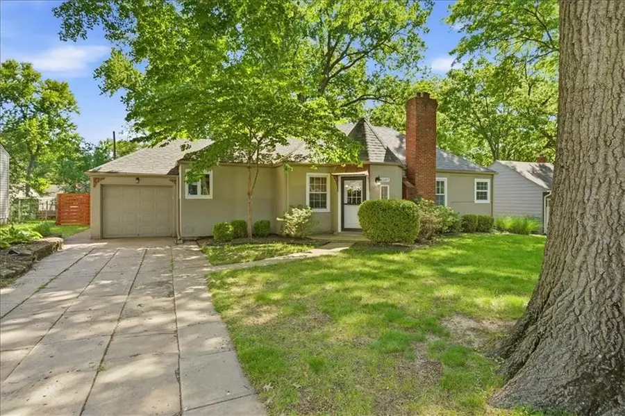 5207 Ash Street, Roeland Park, KS 66205 - #2