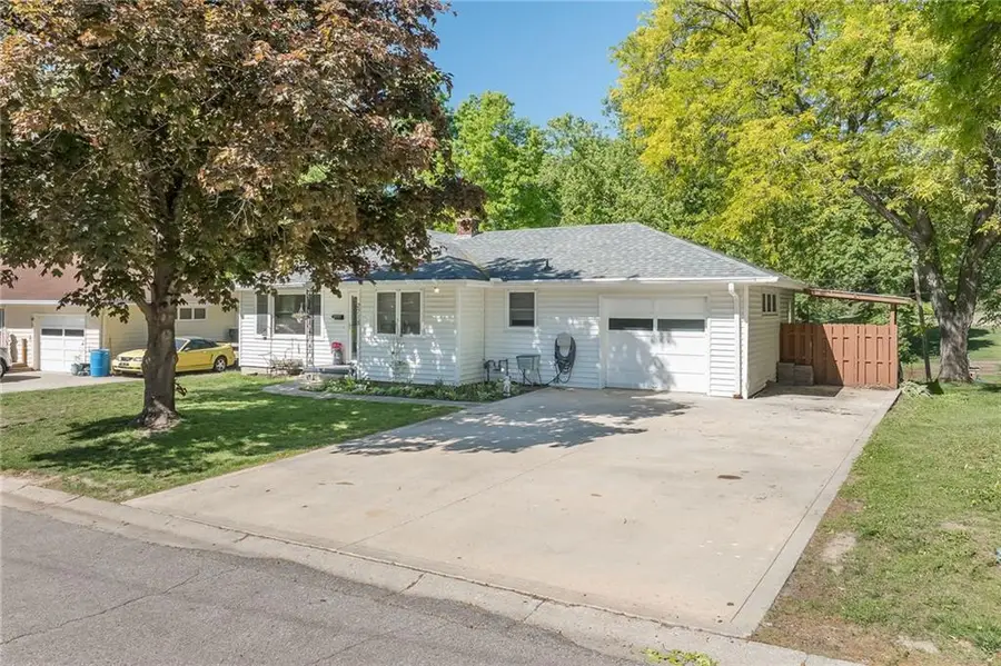 2718 Southwest Trail, Saint Joseph, MO 64506 - #2