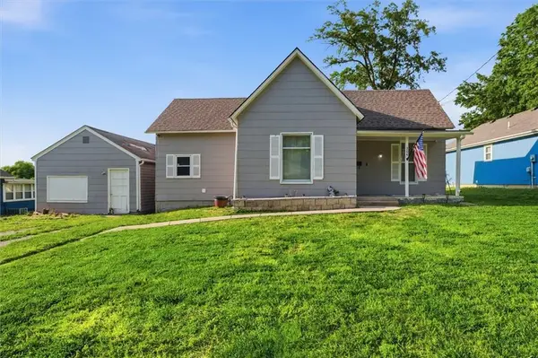 304 E Forest Street, Harrisonville, MO 64701