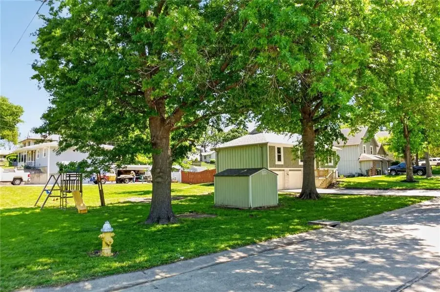 134 S 3rd Court, Lansing, KS 66043 - #2