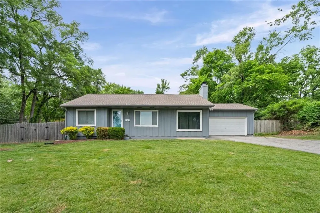 200 W 98 Street, Kansas City, MO 64114 - #1