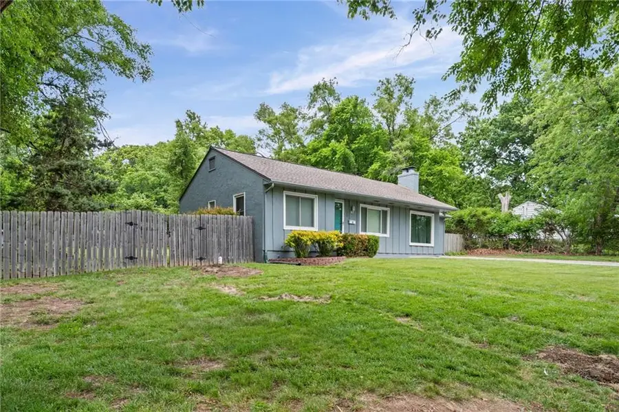 200 W 98 Street, Kansas City, MO 64114 - #3
