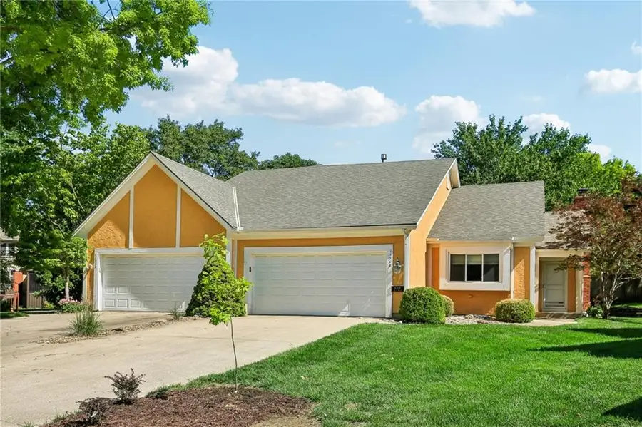 11318 King Street, Overland Park, KS 66210 - #2