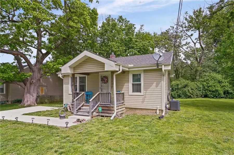 410 75th Terrace, Kansas City, MO 64118 - #2