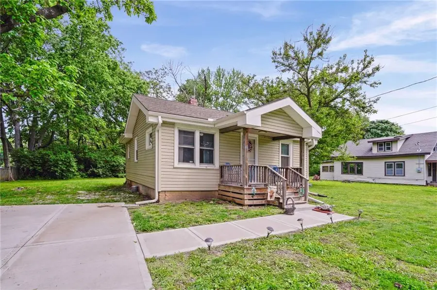 410 75th Terrace, Kansas City, MO 64118 - #3
