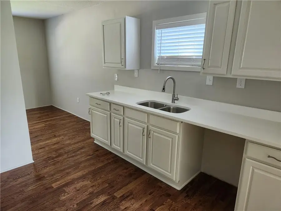 3013 E 77 Terrace, Kansas City, MO 64132 - #3