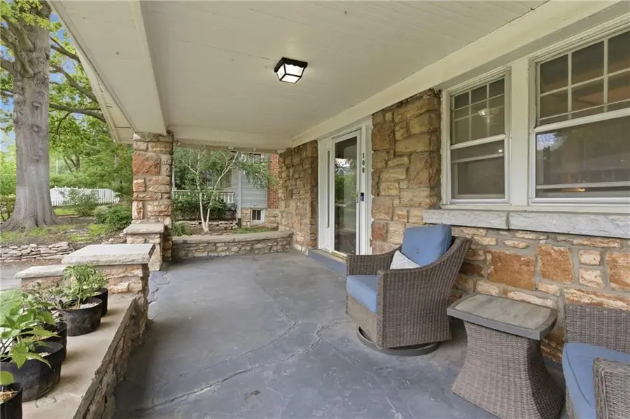 108 W 61st Terrace, Kansas City, MO 64113 - #2